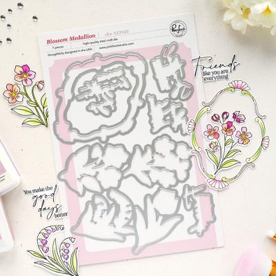 Pinkfresh Studio Sunlit Manor Die - Blossom Medallion